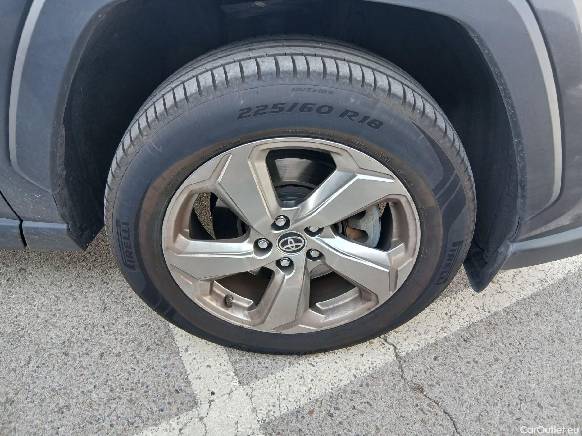  Toyota  RAV4 TOYOTA  / 2018 / 5P / todoterreno 2.5l 220H Advance Plus #54