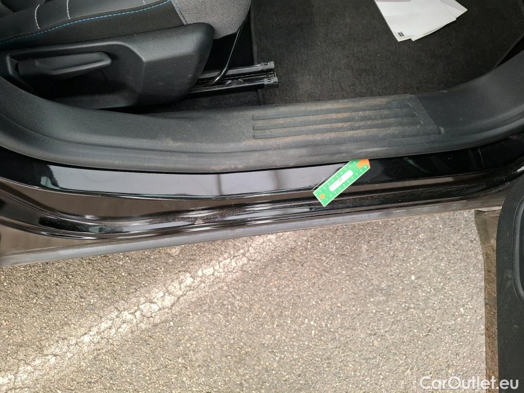  Citroen  C4 CITROEN  X / 2022 / 4P / Berline PureTech 130 S&S EAT8 Shine #79