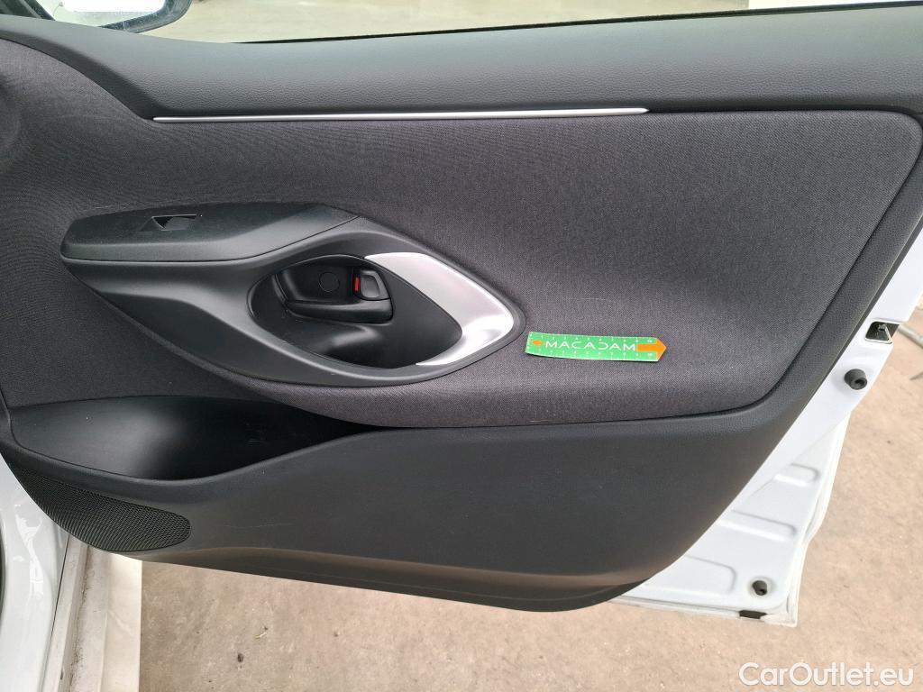  Toyota  Yaris TOYOTA  Hybride / 2019 / 5P / Berline Hybride 116h Dynamic #4