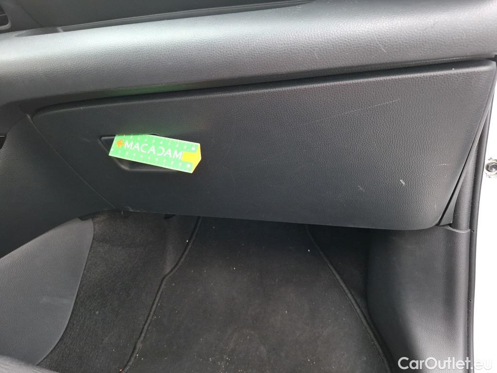  Toyota  Yaris TOYOTA  Hybride / 2019 / 5P / Berline Hybride 116h Dynamic #6
