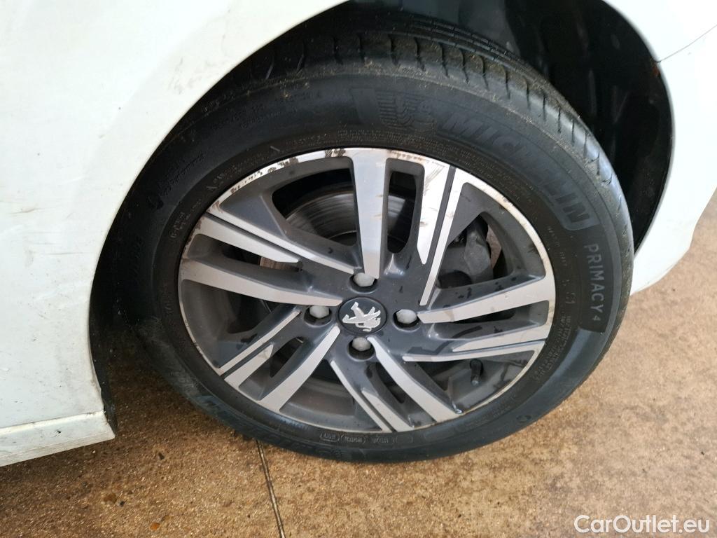  Peugeot  208  Allure Business 1.2 PureTech 100CV BVM6 E6d #29