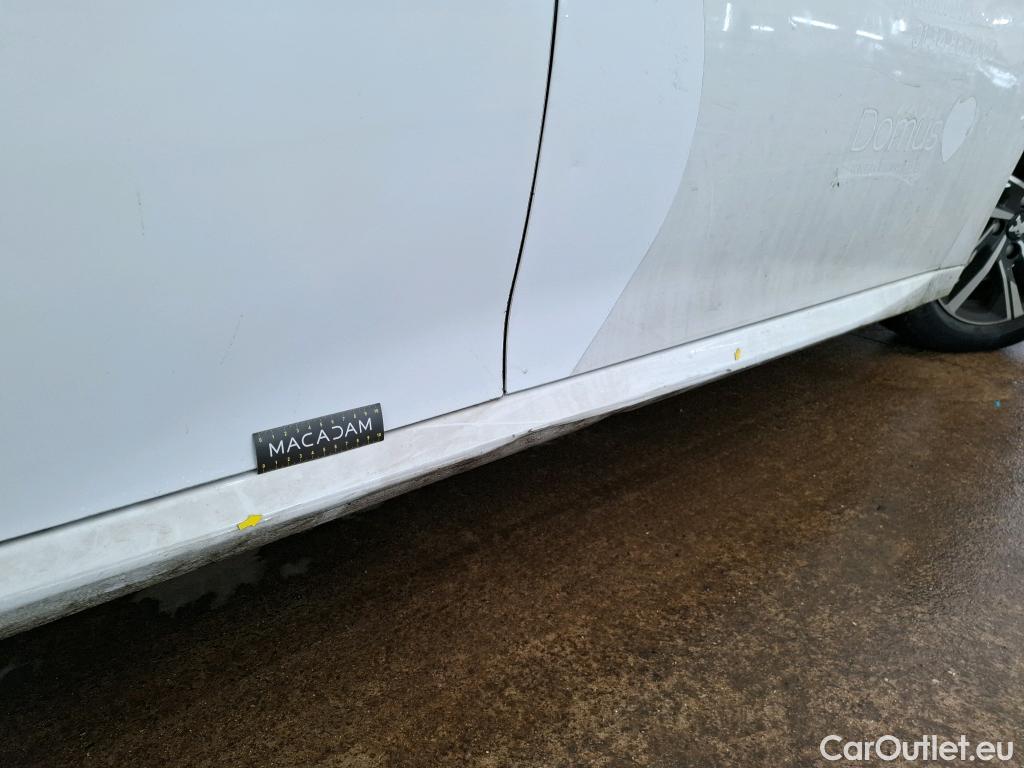  Peugeot  208  Allure Business 1.2 PureTech 100CV BVM6 E6d #19