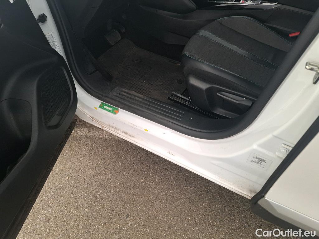  Peugeot  2008  Allure 1.2 PureTech 130CV BVA8 E6d #5