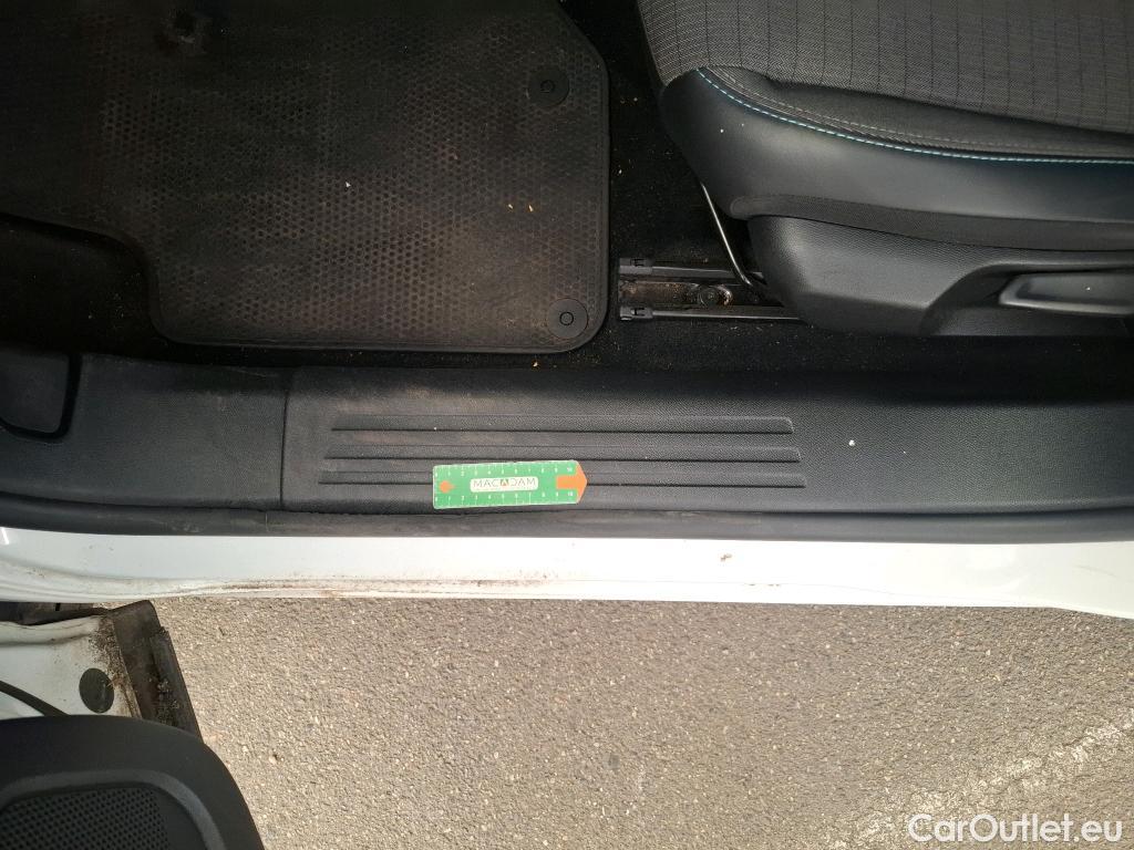  Peugeot  2008  Allure 1.2 PureTech 130CV BVA8 E6d #8