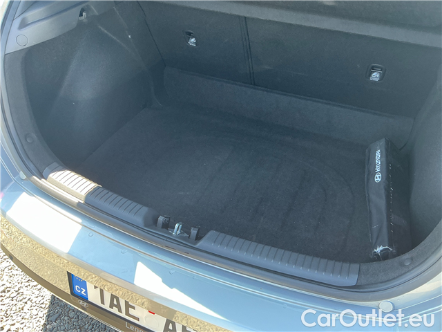  Hyundai  i30  1.5i VVT 81 Family Comfort #10