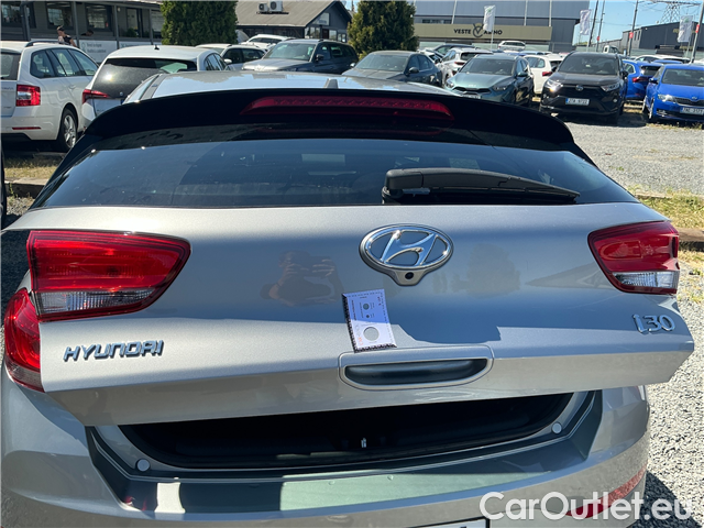  Hyundai  i30  1.5i VVT 81 Family Comfort #9