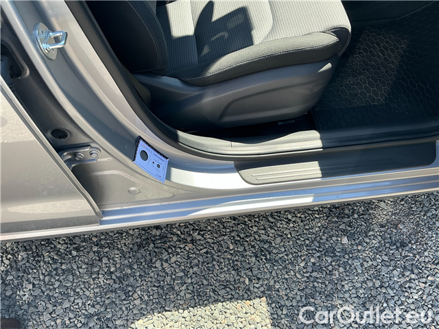  Hyundai  i30  1.5i VVT 81 Family Comfort #5