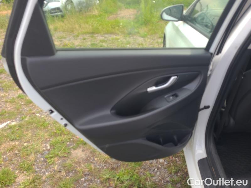  Hyundai  i30   cw (PD)(2017->)  kom.1.5i Family Comfort 5d #25