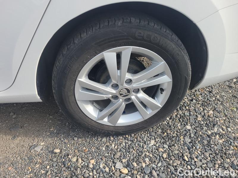  Skoda  Fabia  Combi (2015) Com.1.0TSI 70 Ambition 5d #4