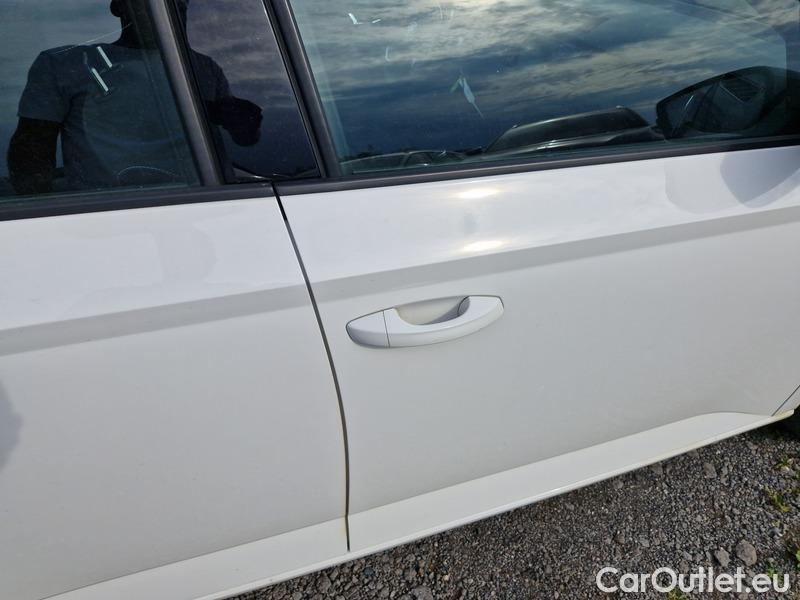  Skoda  Fabia  Combi (2015) Com.1.0TSI 70 Ambition 5d #32