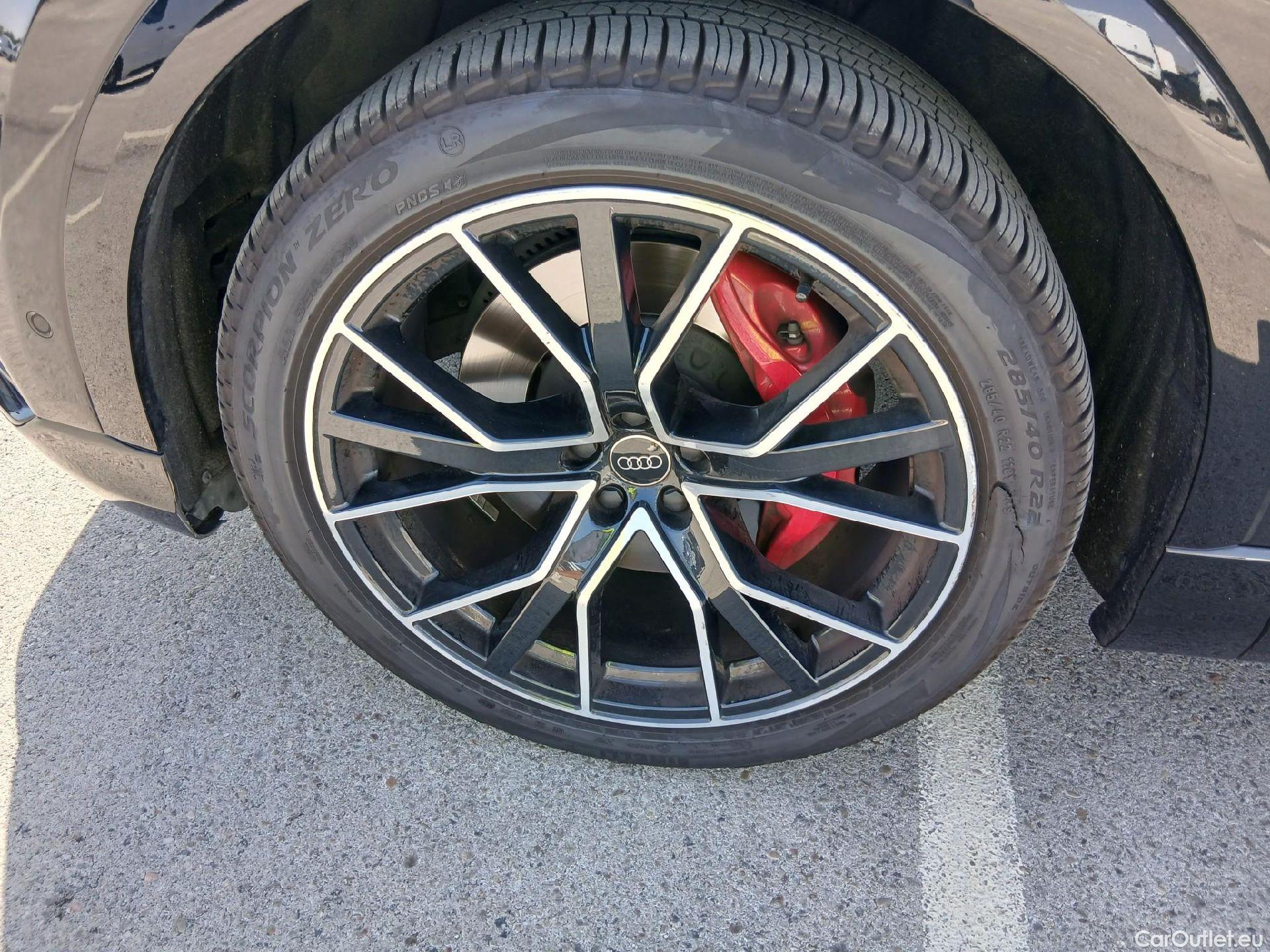  Audi  Q8 AUDI  / 2018 / 5P / todoterreno 55 TFSIe 280kW Black Line Pl quattro tip #10