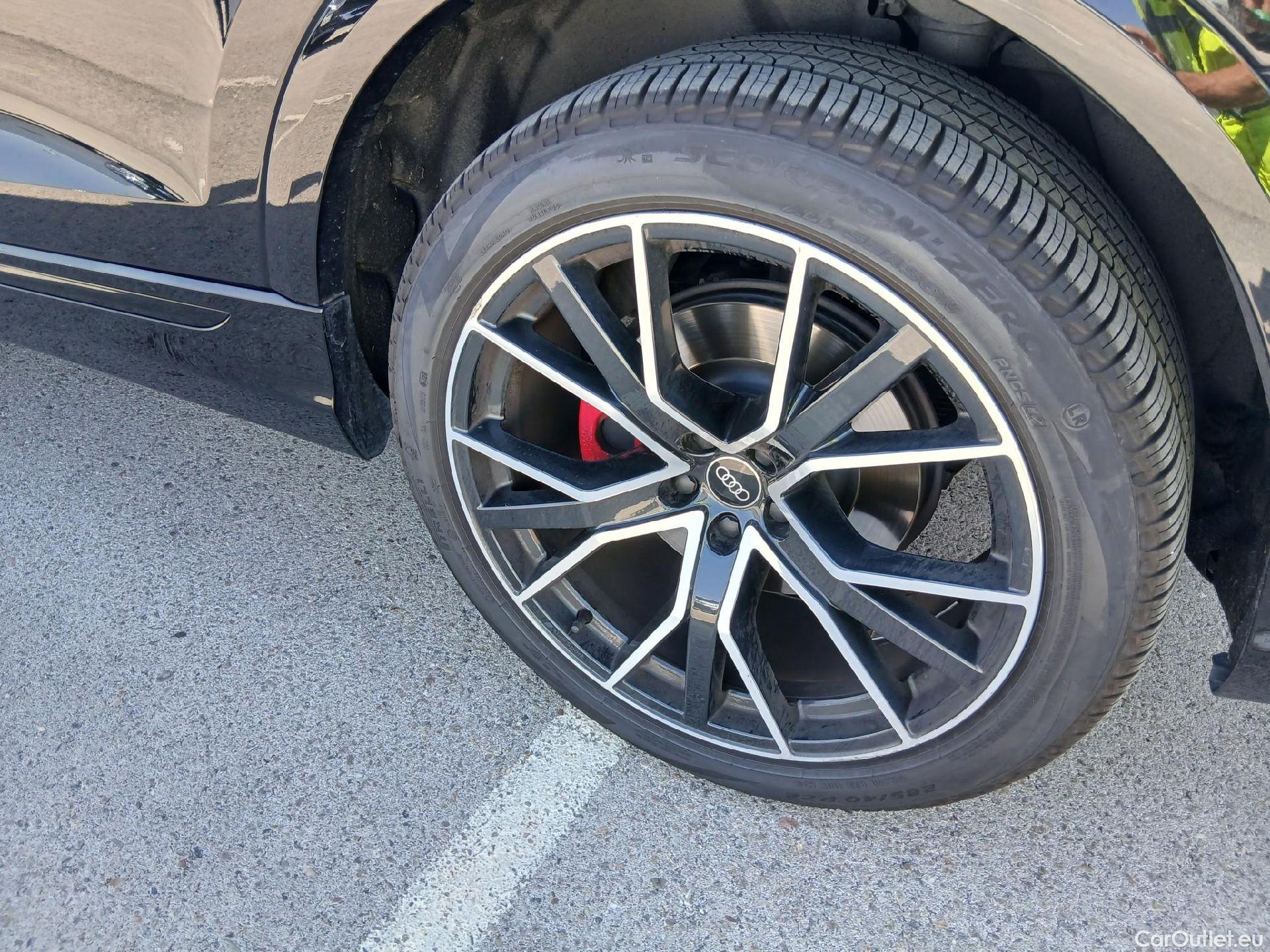  Audi  Q8 AUDI  / 2018 / 5P / todoterreno 55 TFSIe 280kW Black Line Pl quattro tip #19