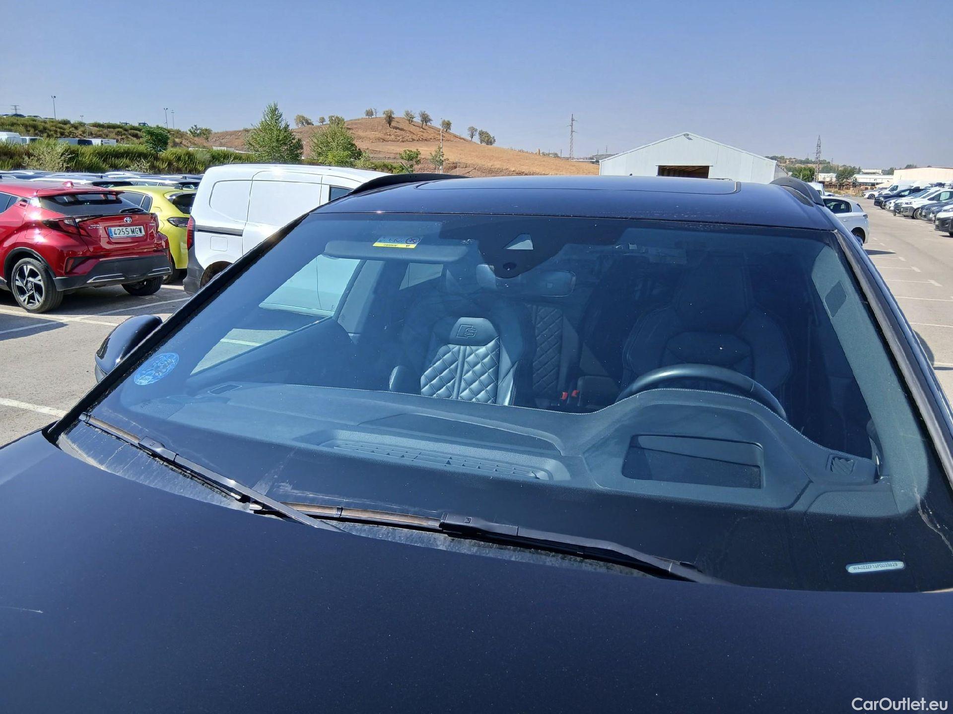  Audi  Q8 AUDI  / 2018 / 5P / todoterreno 55 TFSIe 280kW Black Line Pl quattro tip #3