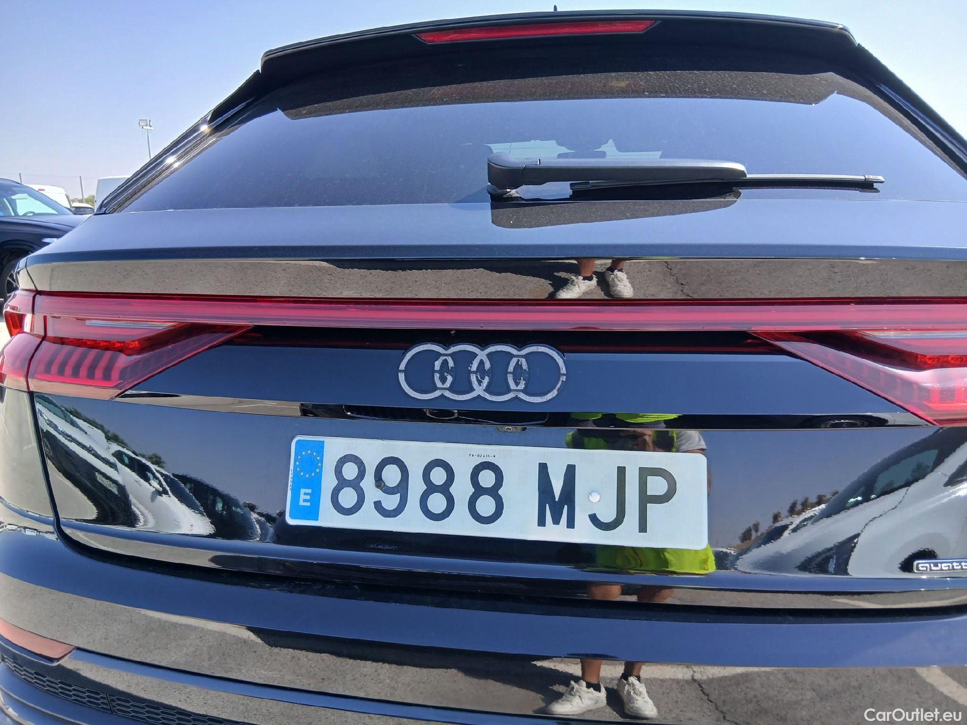  Audi  Q8 AUDI  / 2018 / 5P / todoterreno 55 TFSIe 280kW Black Line Pl quattro tip #30