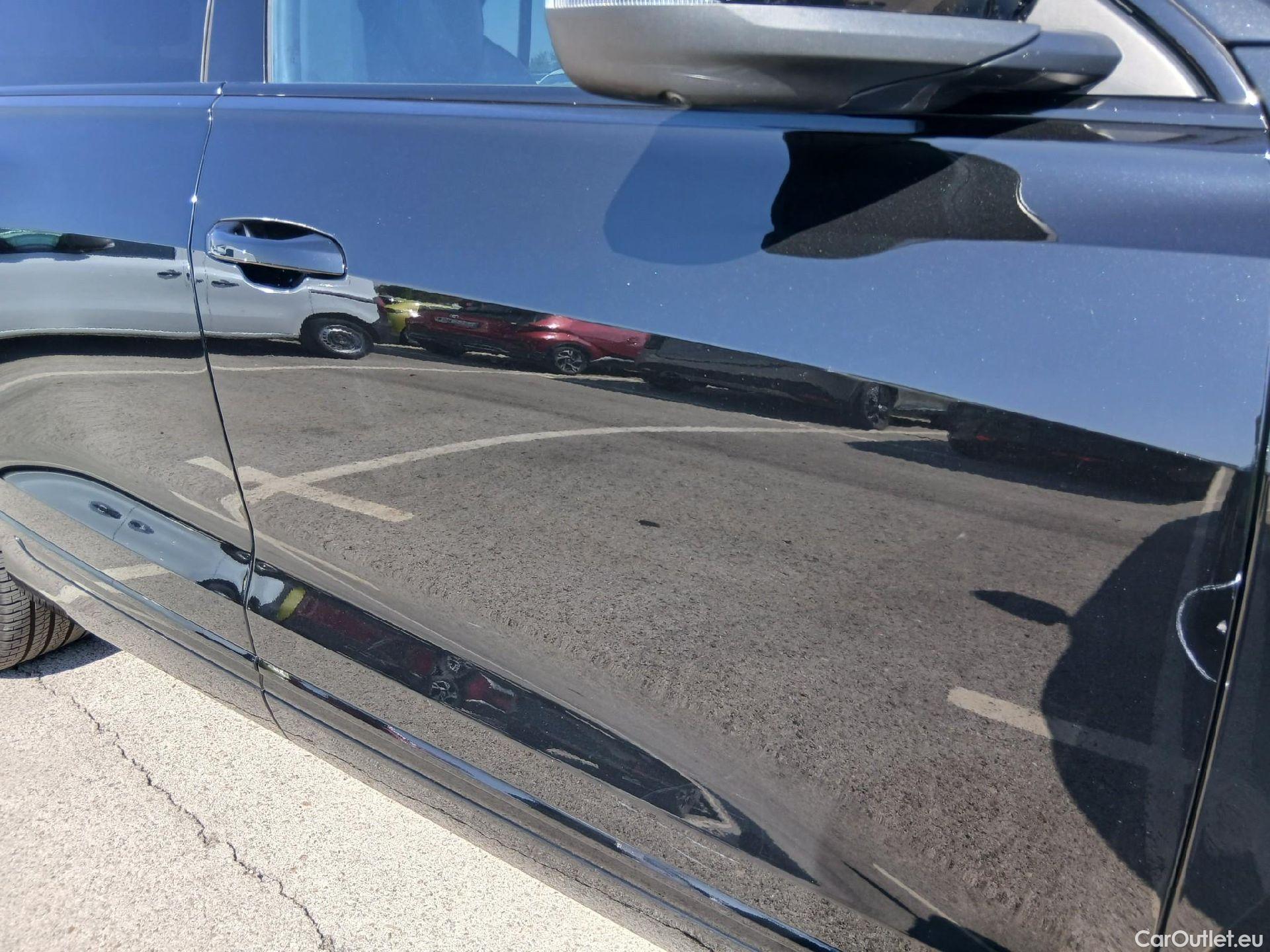  Audi  Q8 AUDI  / 2018 / 5P / todoterreno 55 TFSIe 280kW Black Line Pl quattro tip #38
