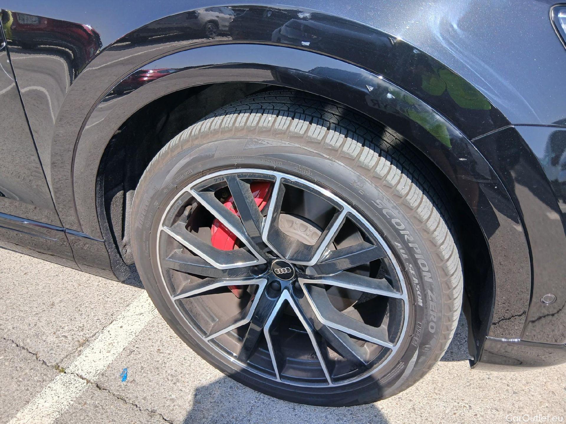  Audi  Q8 AUDI  / 2018 / 5P / todoterreno 55 TFSIe 280kW Black Line Pl quattro tip #43