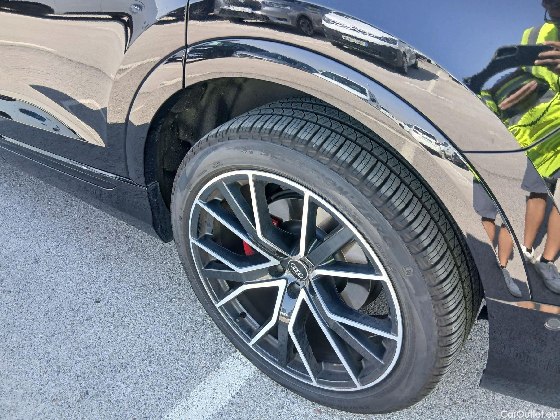  Audi  Q8 AUDI  / 2018 / 5P / todoterreno 55 TFSIe 280kW Black Line Pl quattro tip #17