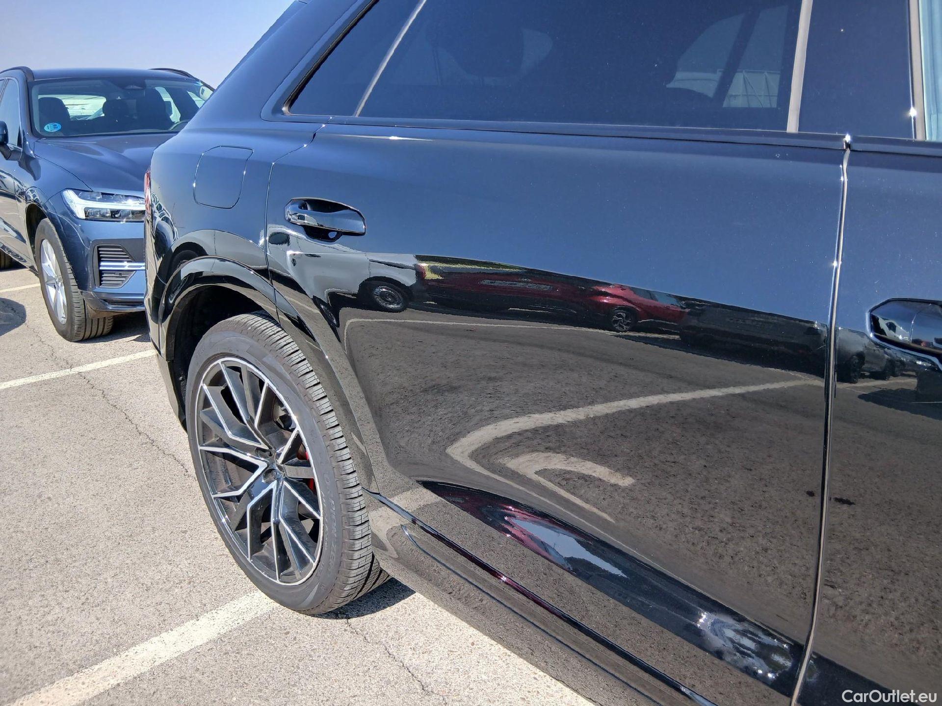  Audi  Q8 AUDI  / 2018 / 5P / todoterreno 55 TFSIe 280kW Black Line Pl quattro tip #36