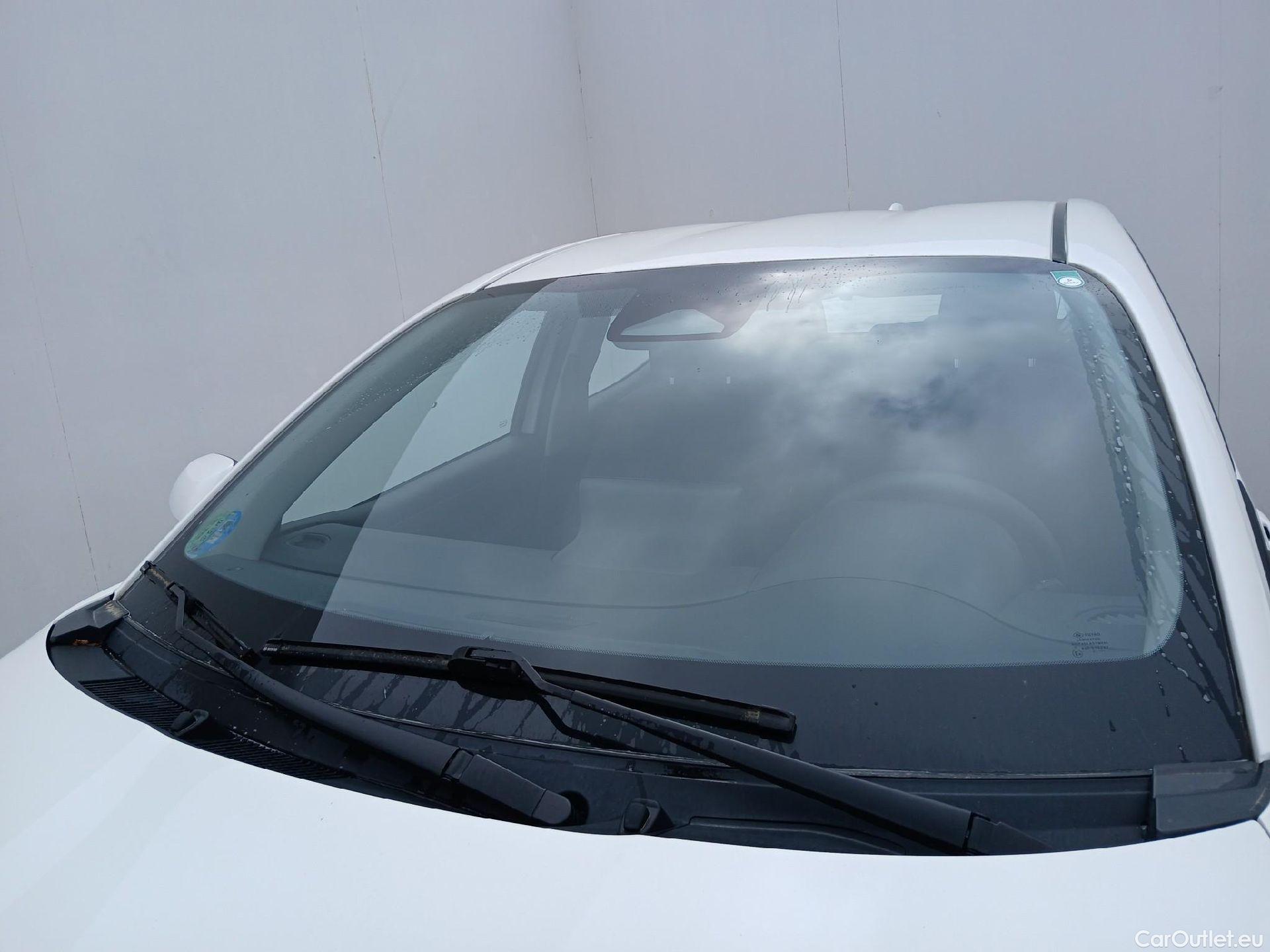  Toyota  Yaris TOYOTA  1.5 120H Business Plus #1