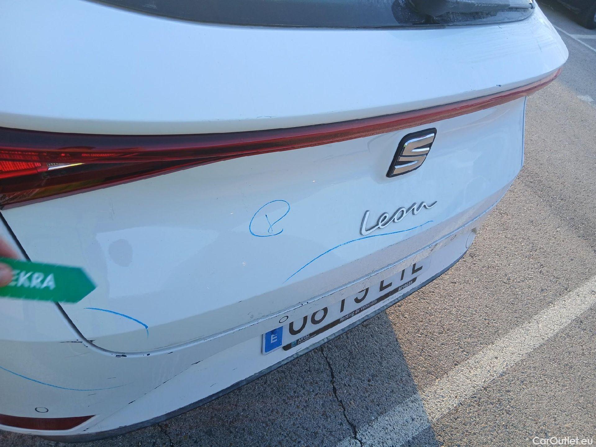  Seat  Leon SEAT Nuevo León / 2020 / 5P / familiar SP 1.5 eTSI 110kW DSG S&S Xcellence Go L #24