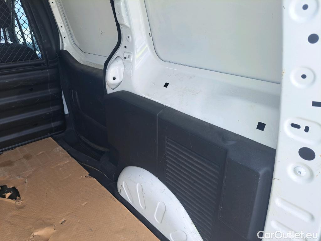  Citroen  Berlingo CITROEN  / 2015 / 3P / furgón derivado de turismo BlueHDi 74KW (100CV) #48