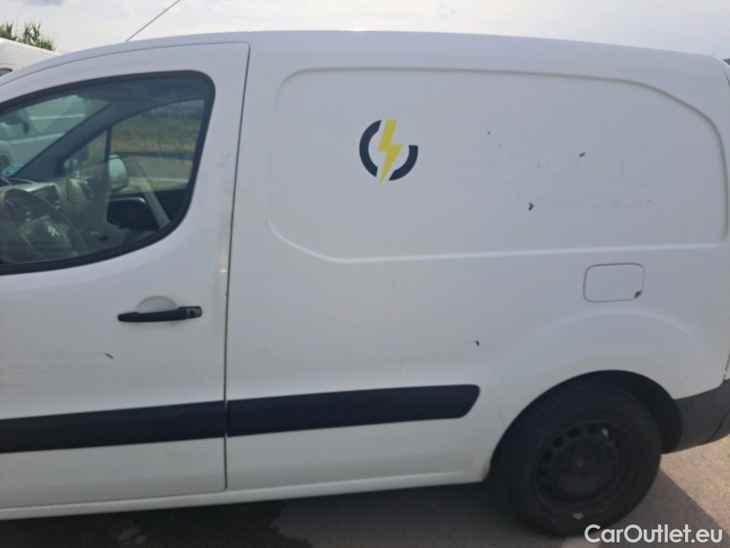  Citroen  Berlingo CITROEN  / 2015 / 3P / furgón derivado de turismo BlueHDi 74KW (100CV) #37