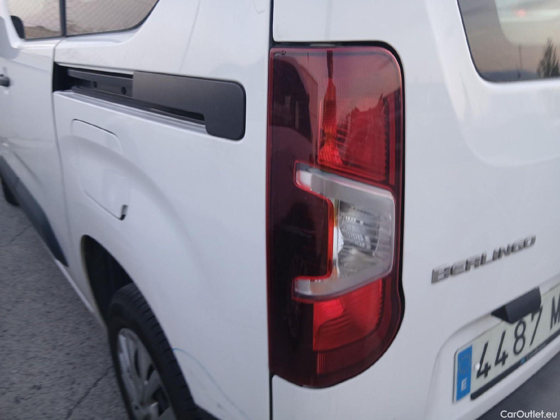  Citroen  Berlingo CITROEN  / 2018 / 4P / combi Talla M BlueHDi 100 S&S LIVE PACK #23
