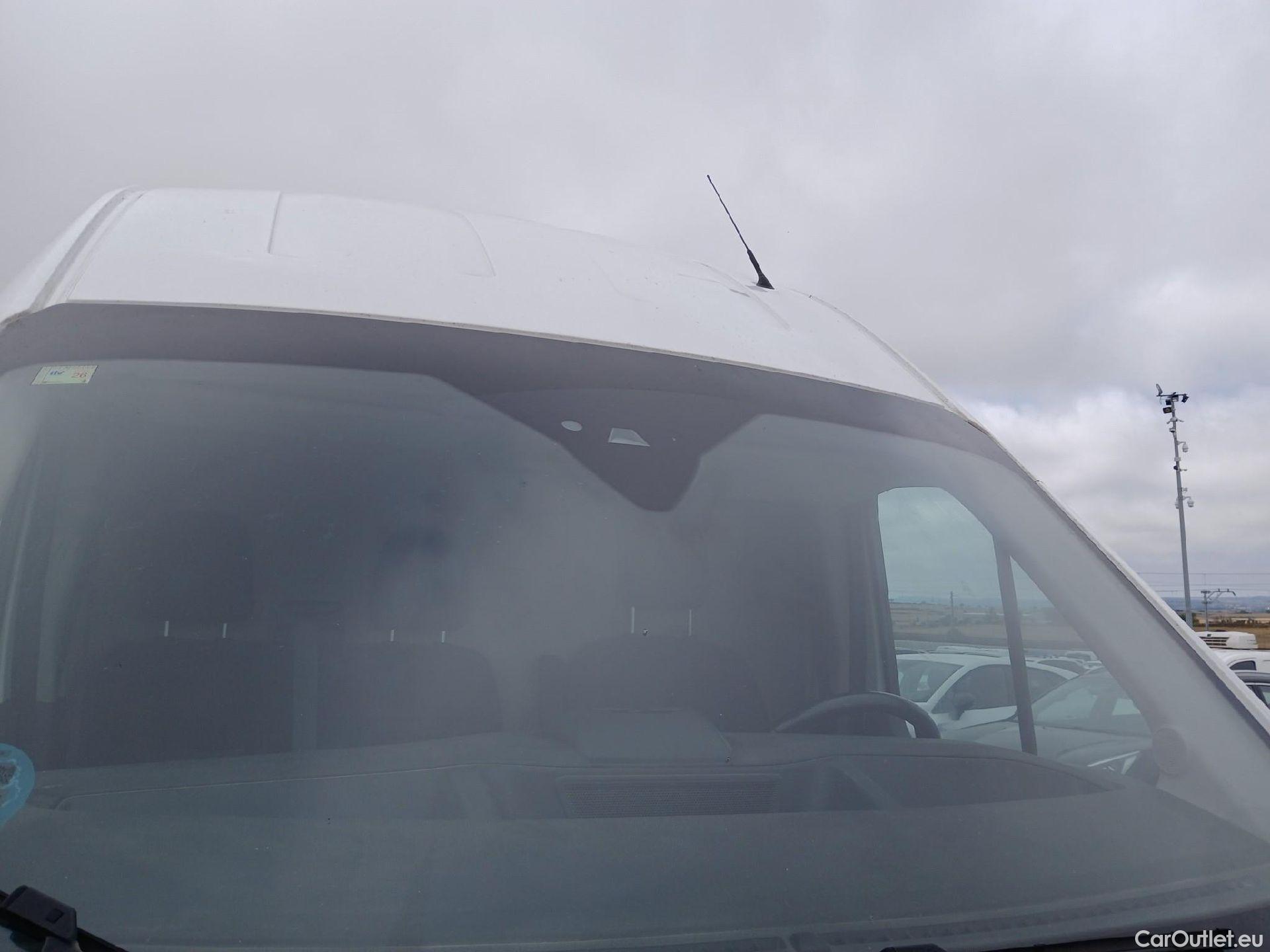  Ford  Transit FORD  / 2013 / 4P / furgón 350 96kW L3H2 Van Trend FWD #36