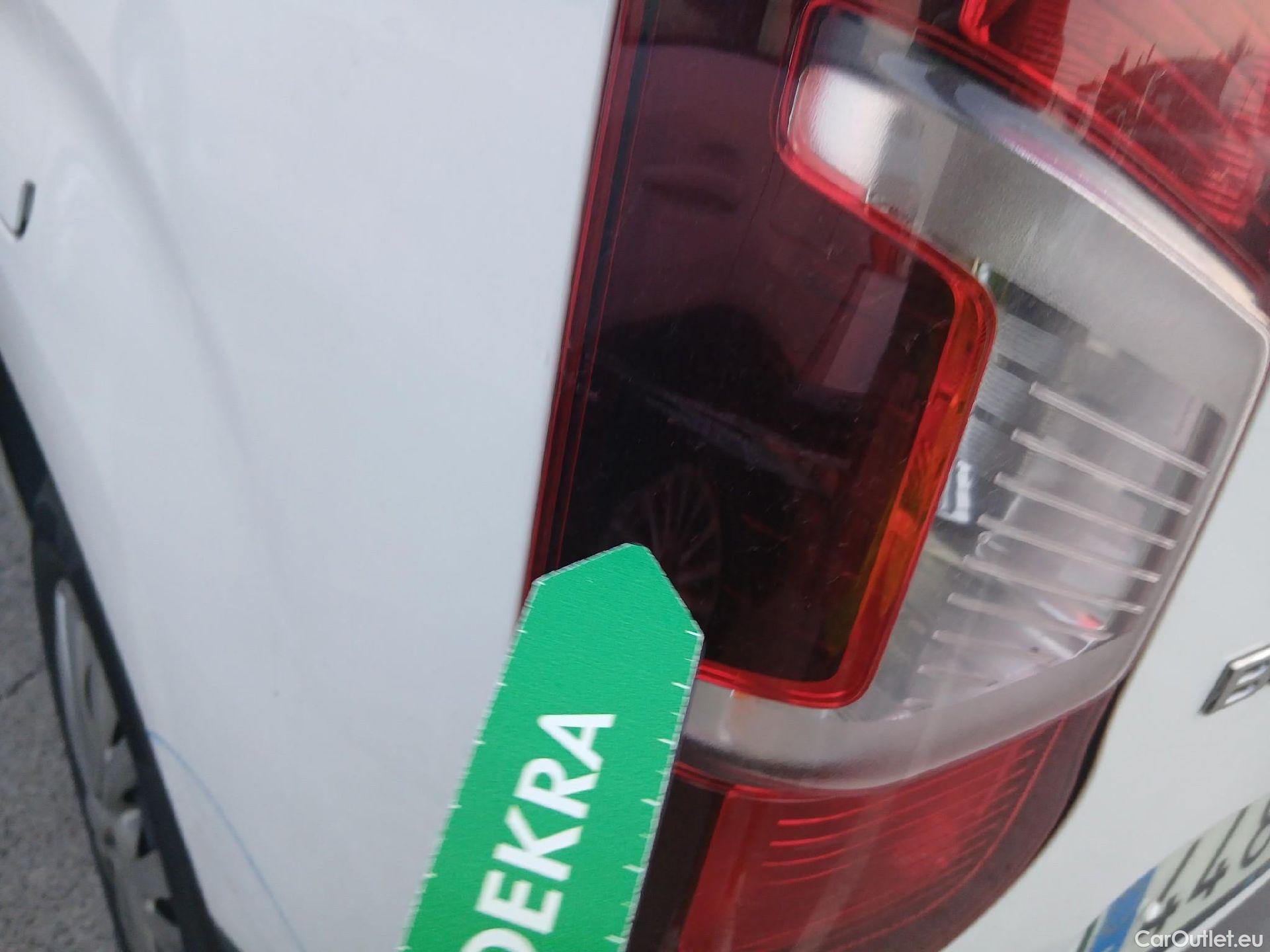  Citroen  Berlingo CITROEN  / 2018 / 4P / combi Talla M BlueHDi 100 S&S LIVE PACK #24