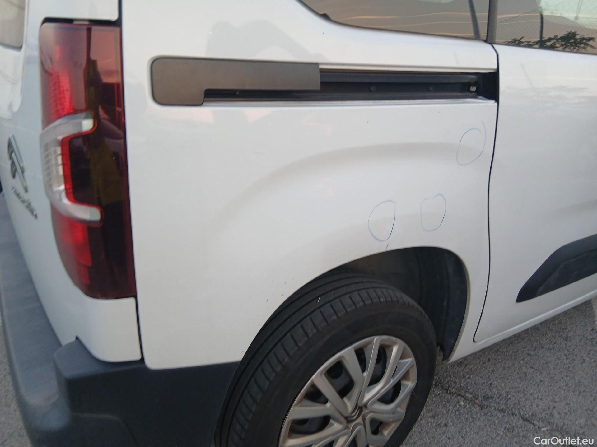  Citroen  Berlingo CITROEN  / 2018 / 4P / combi Talla M BlueHDi 100 S&S LIVE PACK #30
