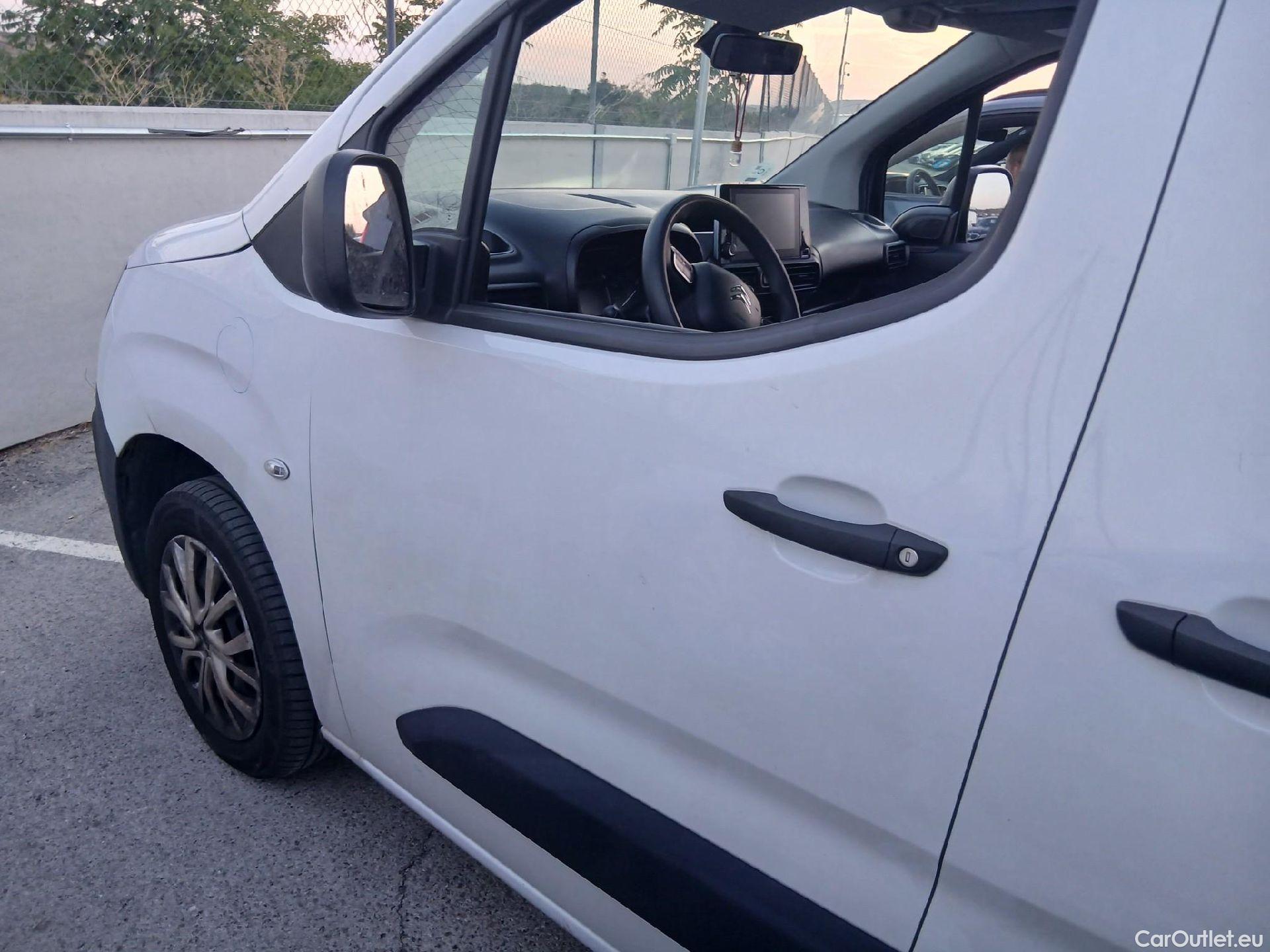  Citroen  Berlingo CITROEN  / 2018 / 4P / combi Talla M BlueHDi 100 S&S LIVE PACK #14