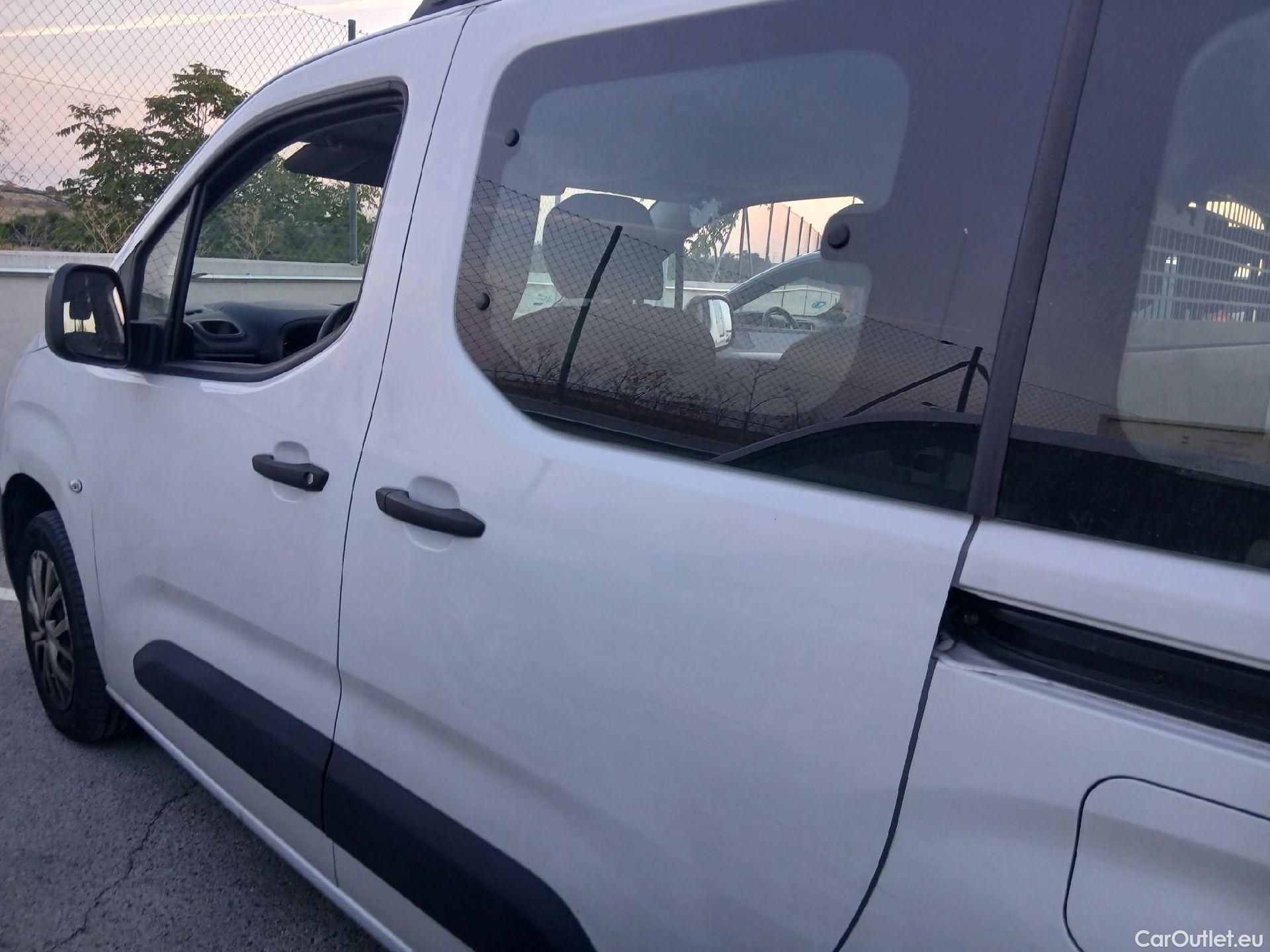  Citroen  Berlingo CITROEN  / 2018 / 4P / combi Talla M BlueHDi 100 S&S LIVE PACK #15