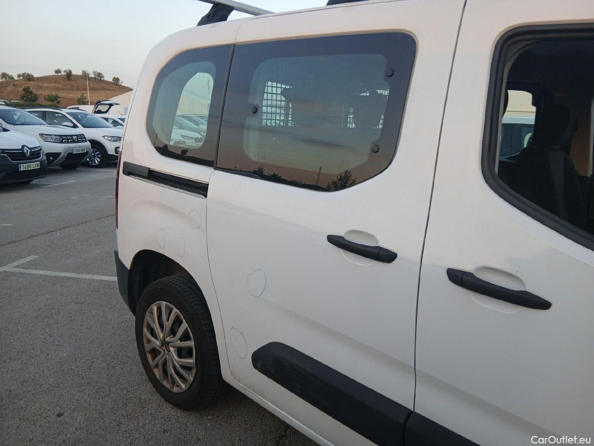  Citroen  Berlingo CITROEN  / 2018 / 4P / combi Talla M BlueHDi 100 S&S LIVE PACK #36
