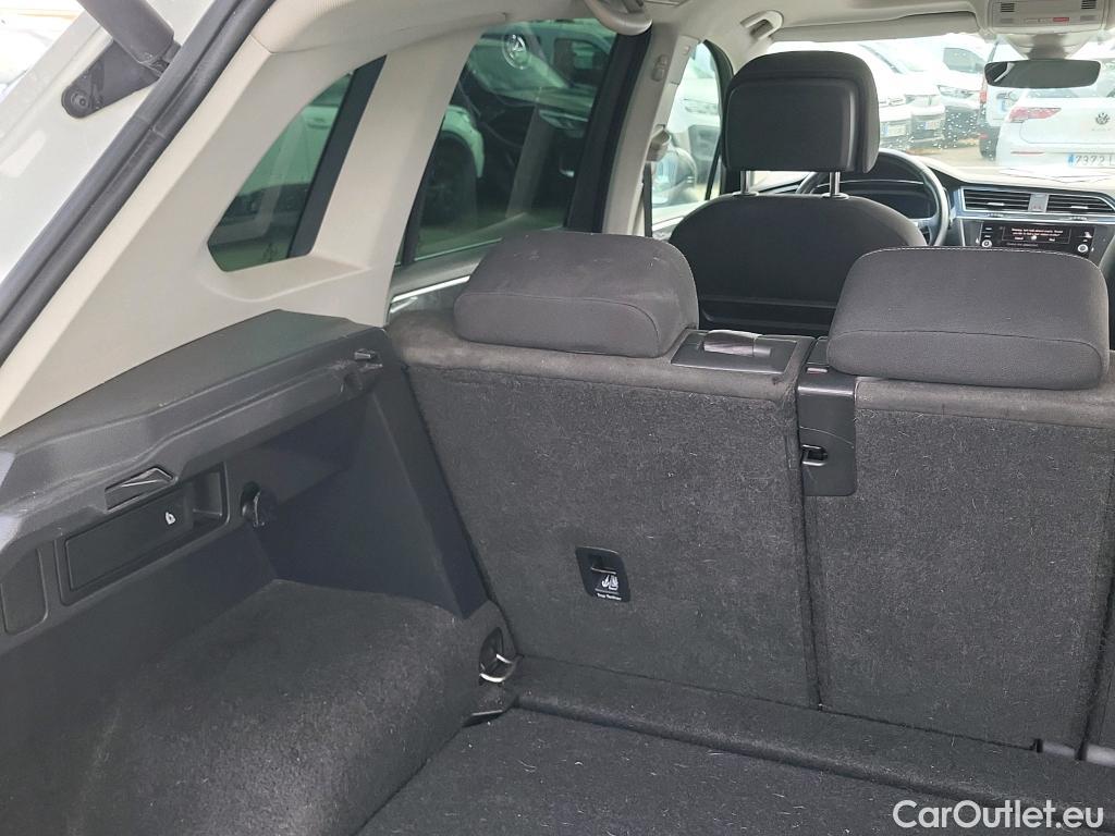  Volkswagen  Tiguan VOLKSWAGEN  / 2016 / 5P / todoterreno Sport 2.0 TDI 110kW (150CV) DSG #3