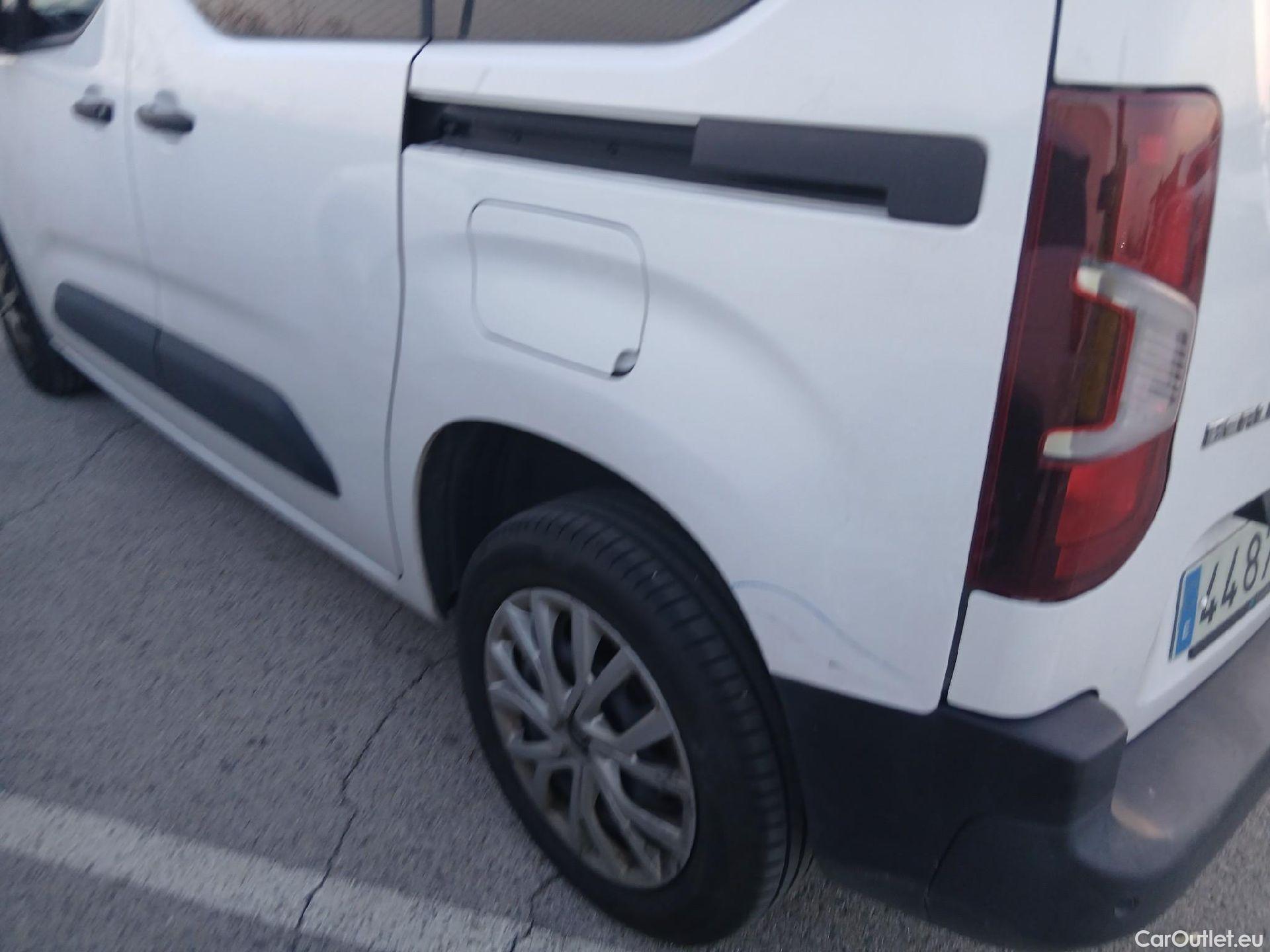  Citroen  Berlingo CITROEN  / 2018 / 4P / combi Talla M BlueHDi 100 S&S LIVE PACK #16