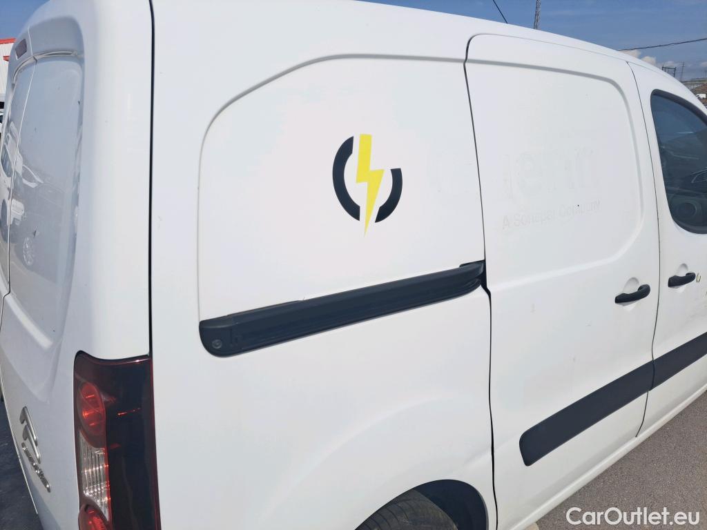  Citroen  Berlingo CITROEN  / 2015 / 3P / furgón derivado de turismo BlueHDi 74KW (100CV) #39
