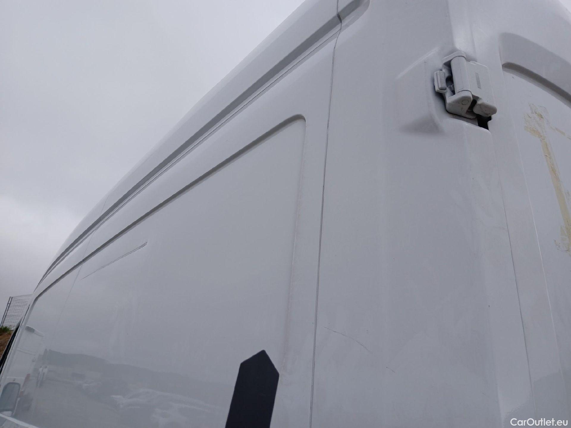  Ford  Transit FORD  / 2013 / 4P / furgón 350 96kW L3H2 Van Trend FWD #55