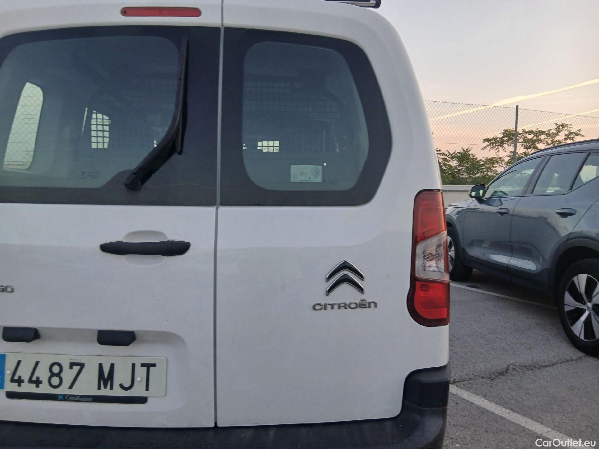  Citroen  Berlingo CITROEN  / 2018 / 4P / combi Talla M BlueHDi 100 S&S LIVE PACK #29