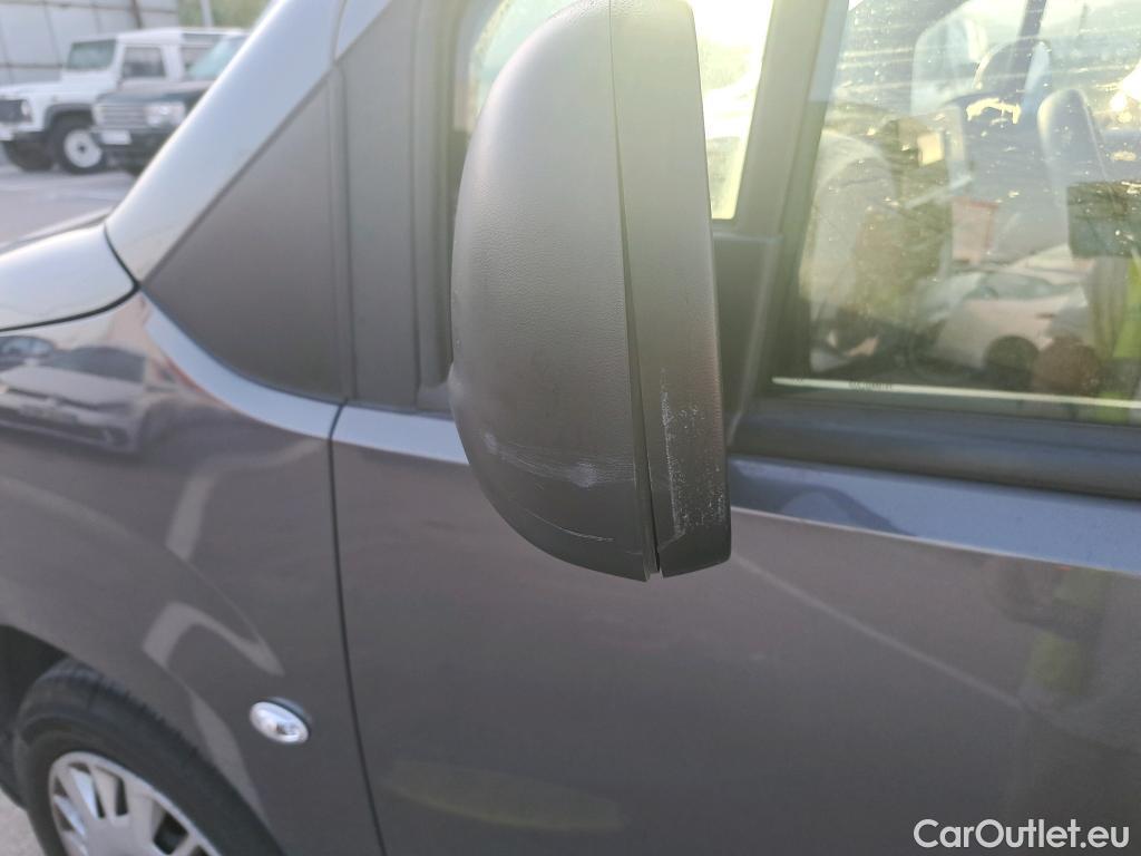  Opel  Combo OPEL  Life / 2018 / 5P / monovolumen compacto 1.5 TD 75kW (100CV) S/S Edition L #15