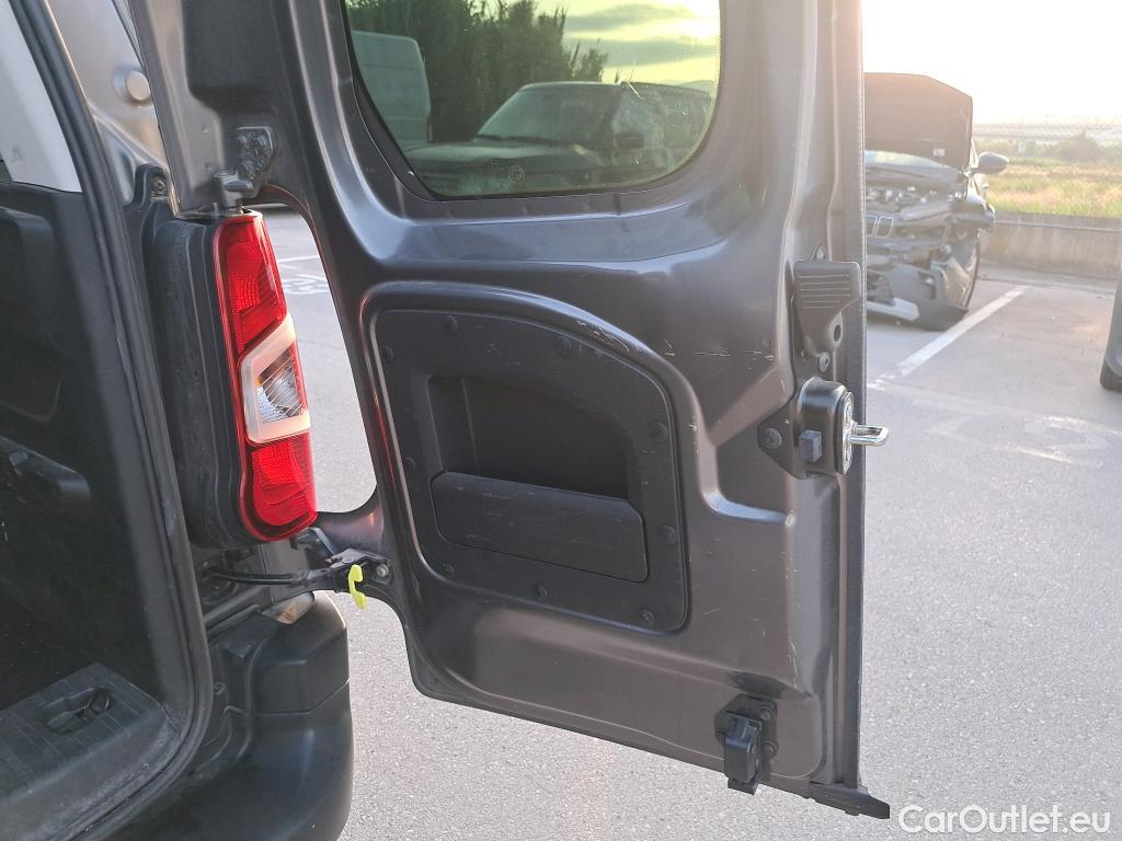  Opel  Combo OPEL  Life / 2018 / 5P / monovolumen compacto 1.5 TD 75kW (100CV) S/S Edition L #32