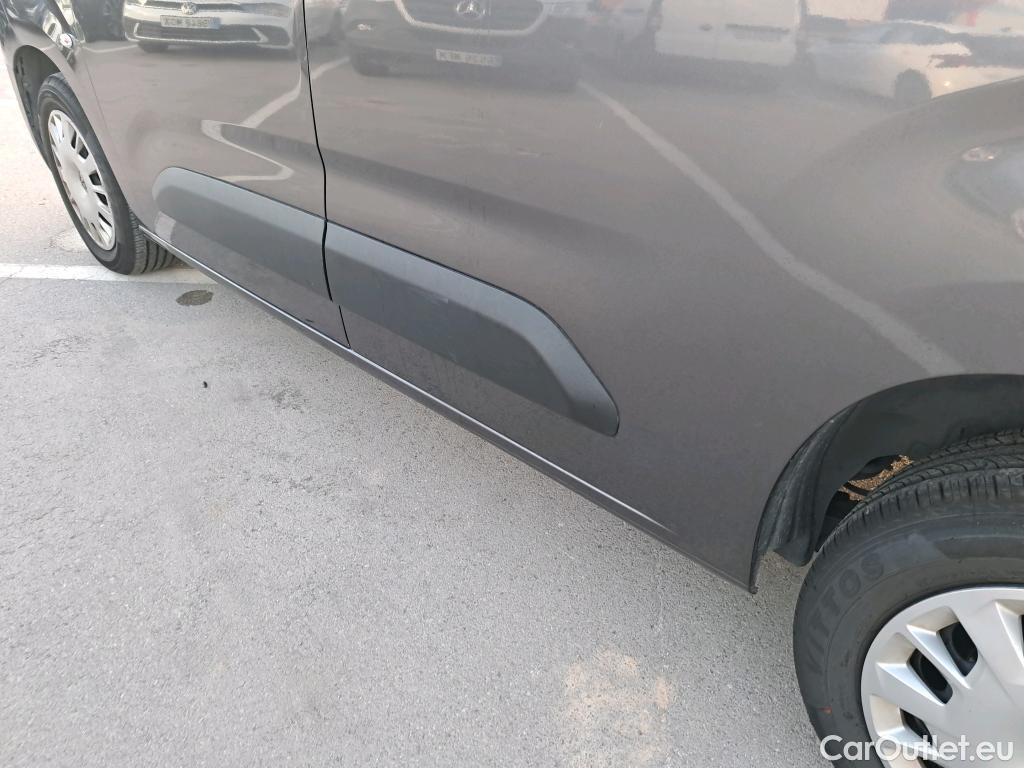  Opel  Combo OPEL  Life / 2018 / 5P / monovolumen compacto 1.5 TD 75kW (100CV) S/S Edition L #17