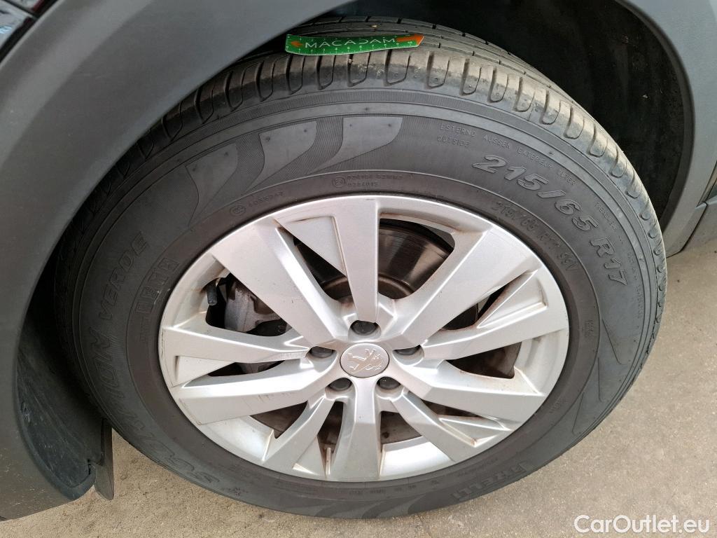  Peugeot  3008  Active Pack 1.2 PureTech 130CV BVM6 E6d #10