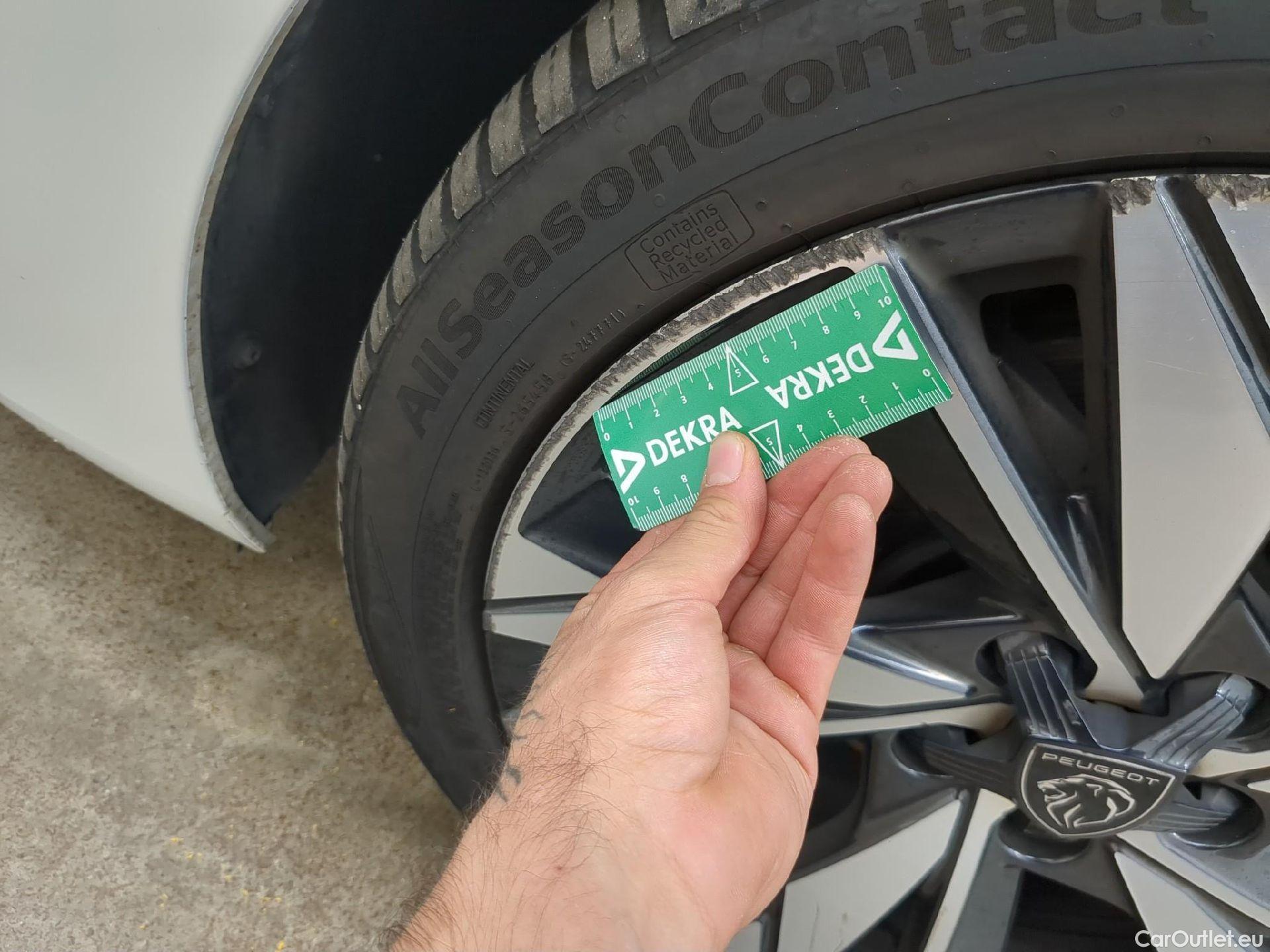  Peugeot  308  Allure 1.2 PureTech 130CV BVA8 E6d #1
