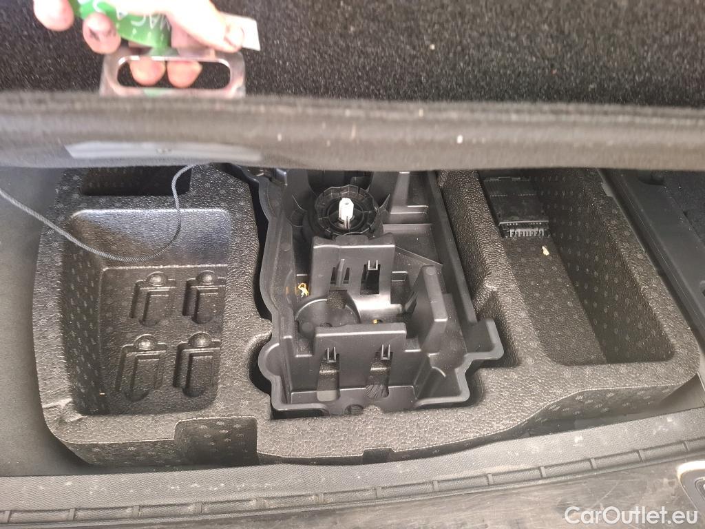  Peugeot  508 PEUGEOT  SW / 2018 / 5P / Break PureTech 130 S&S EAT8 Allure Pack #20