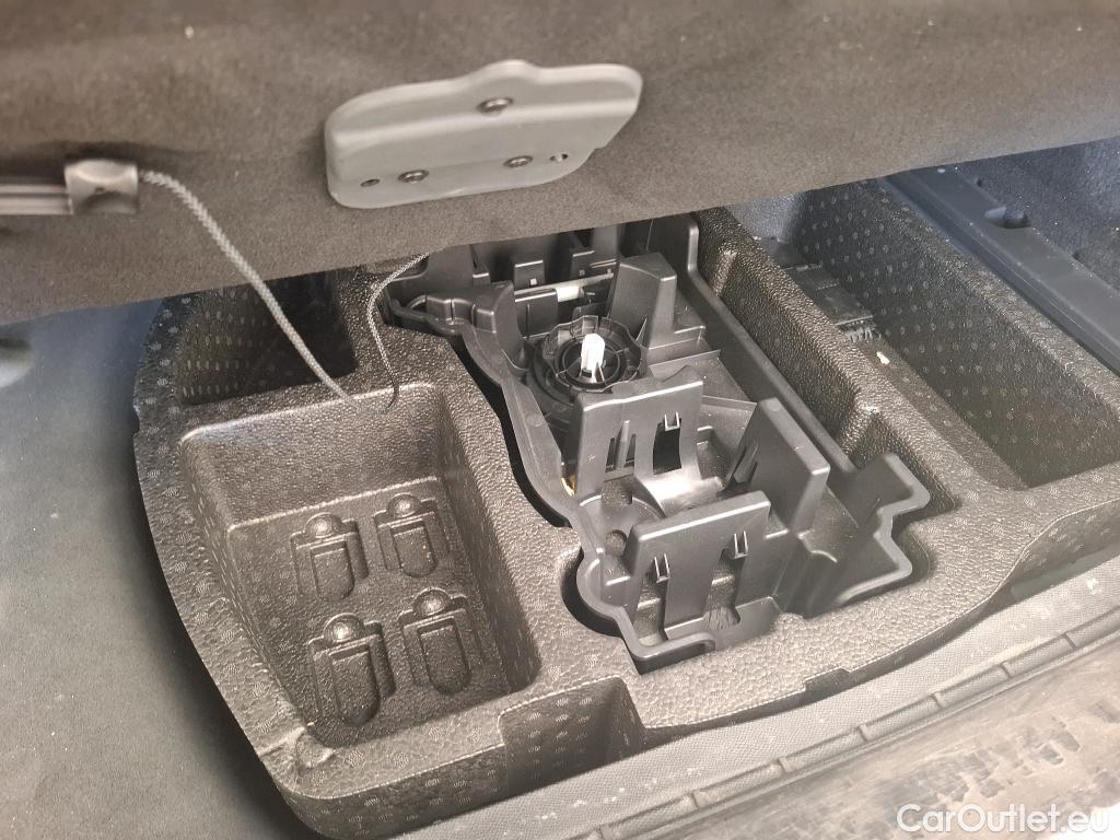  Peugeot  508 PEUGEOT  SW / 2018 / 5P / Break PureTech 130 S&S EAT8 Allure Pack #25