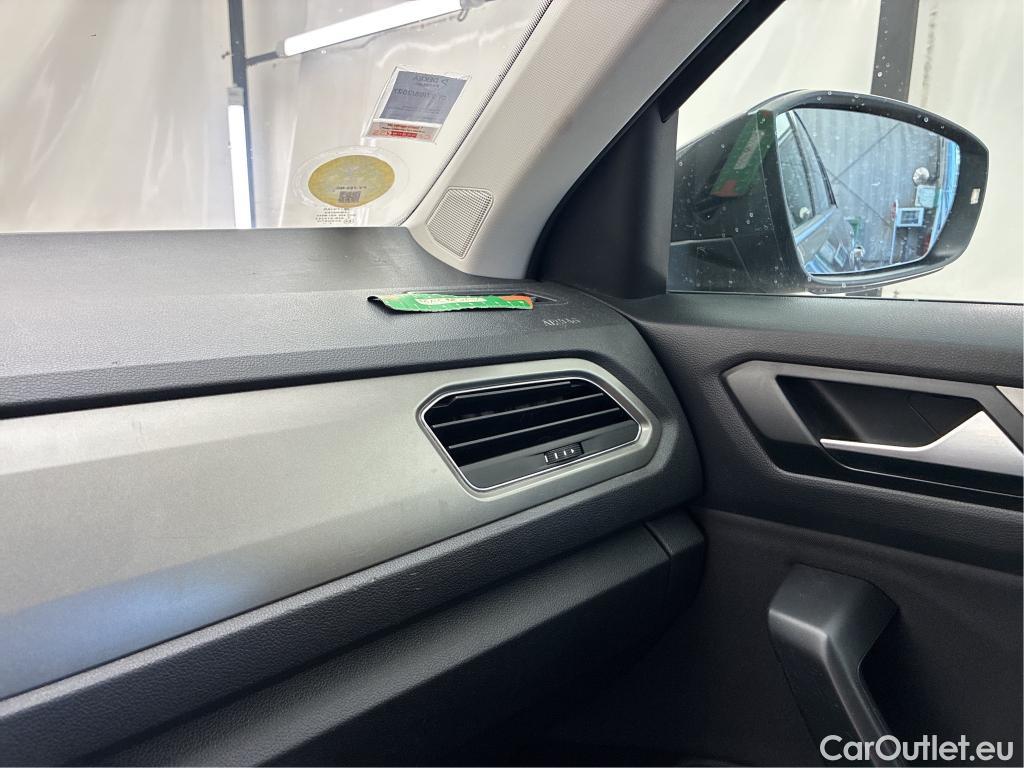  Volkswagen  T-ROC VOLKSWAGEN  / 2017 / 5P / SUV 2.0 TDI 150 LOUNGE BUSINESS DSG7 #9