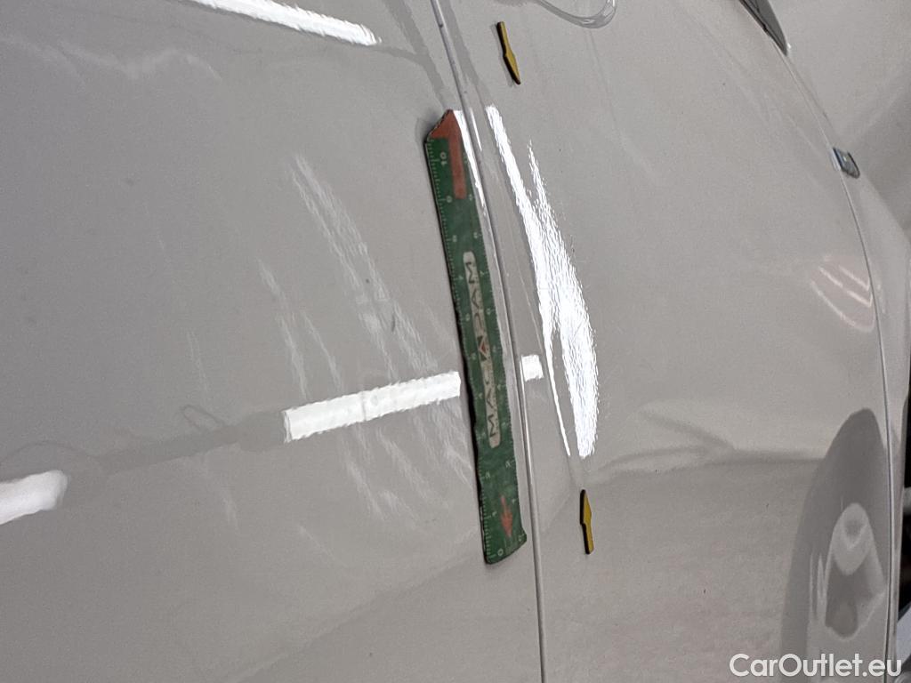  Toyota  Yaris  Hybride Affaires VU 5p Berline 1.5 VVT-I HYBRID AUTO France Business #5