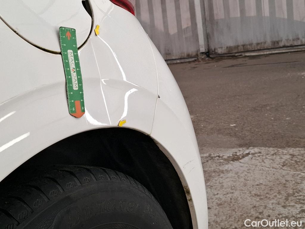  Peugeot  208  Affaire Premium 1.6 HDi 75CV BVM5 E6 #11