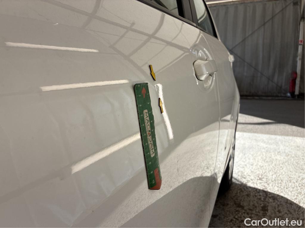  Toyota  Yaris  Hybride Affaires VU 5p Berline 1.5 VVT-I HYBRID AUTO France Business #38