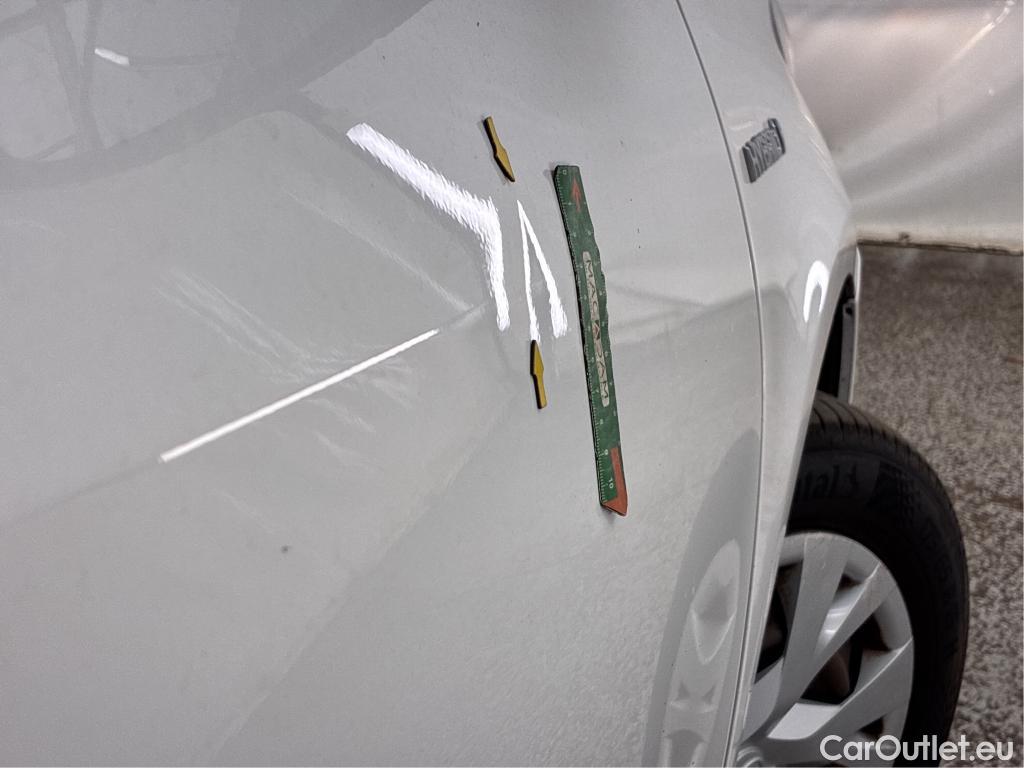  Toyota  Yaris  Hybride Affaires VU 5p Berline 1.5 VVT-I HYBRID AUTO France Business #8
